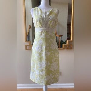 Ann Taylor Light Chartreuse White Floral Paisley Sheath Dress Lace Inset size 2